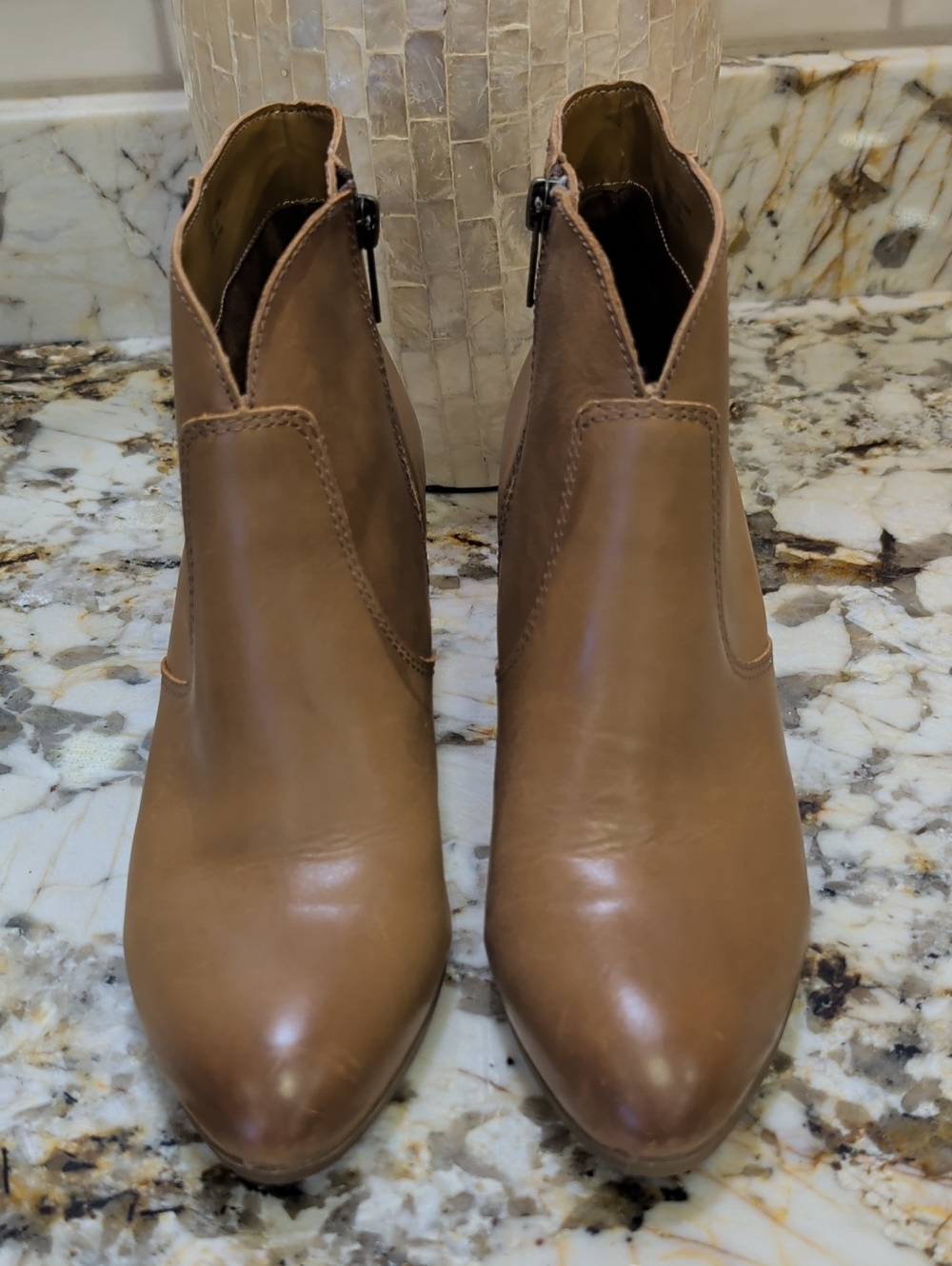 Frye - women’s Jennifer Bootie Wheat brown leather heeled ankle boots size 8.5M